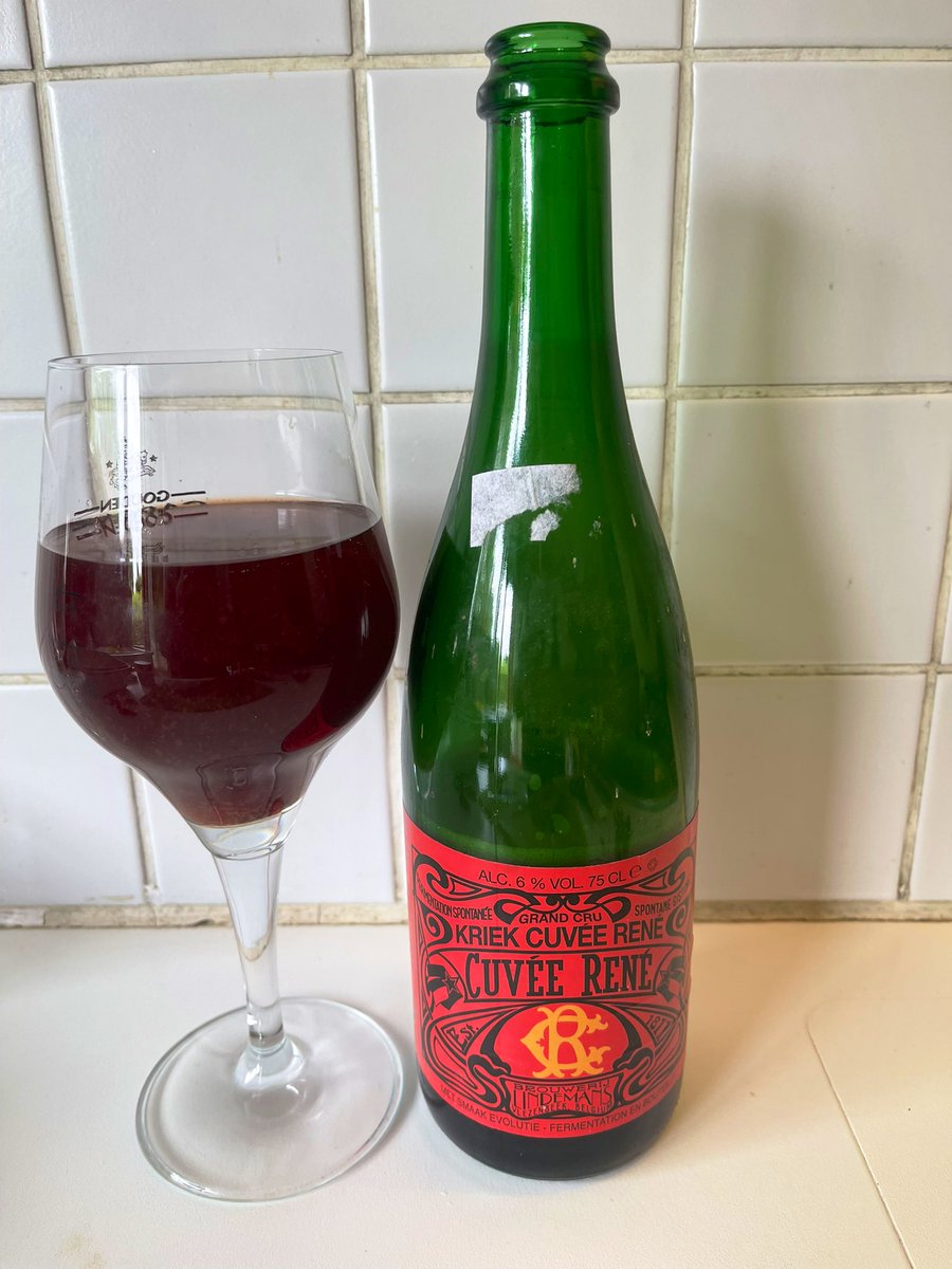 joukesp's tweet photo. #SundayLunch #PorkCheeks #PotatoNuggets #Salad #Bordeaux
Happy Sunday to all!
27°C, sunny, cloudy. Rain later on?
Perfect 1 1/2 hr stewed pork cheeks (used 15 yr old Oude Kriek Cuvée René by @LindemansBeers ).
Excellent ‘19 Bordeaux Supérieur Ch. Pey la Tour. Great QPR!
88-90 https://t.co/gOZfz72Do3