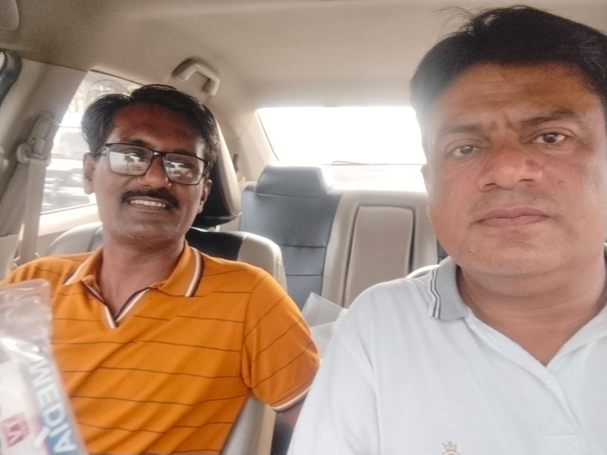 پاکستان تحریک انصاف کے بہادر اور ایکٹیو ورکر رانا ندیم احمد اور دلدار کو کریم بلاک سے گرفتار کرلیا ہے۔۔۔

اس کے علاوہ زین خان نیازی اور چار مزید ورکرز کی گرفتاری کی اطلاع ہیں ۔۔۔