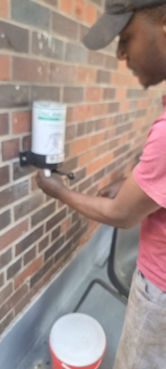 Innocent_TG's tweet image. Grease? Dirt? No sweat. 🛠️

Our heavy-duty hand cleaner gets you back to work - fast. No residue, no fuss. Just CLEAN READY HANDS every time.

Perfect for the garage, shop, or factory. 2L cartridges = fewer refills, more doing.

Try it today! 👉 #KeepItMoving #redmarketsunday
