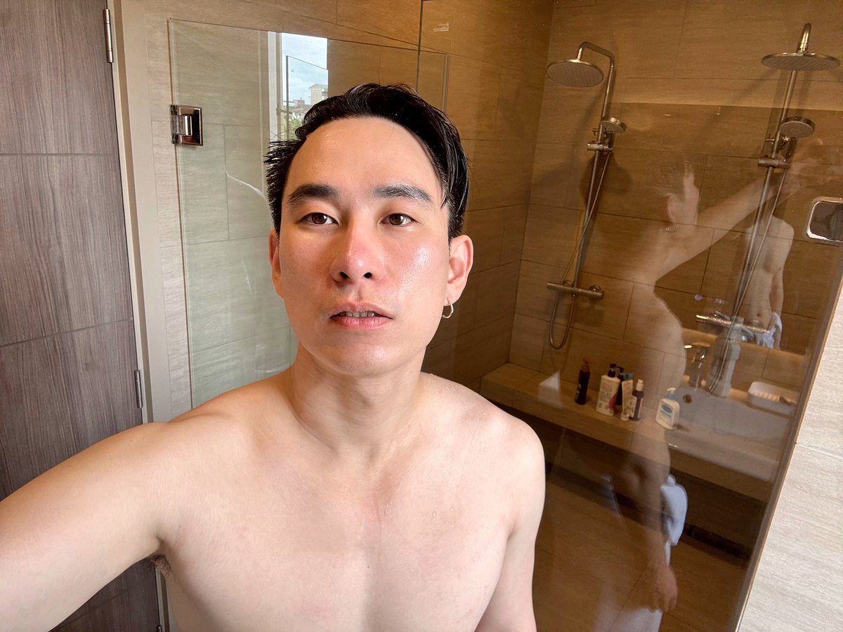 boompalatpol's tweet photo. 7 วันหลังเลเซอร์หนวด ชีวิตดีมาก เลแบบใช้ลมเย็น เสร็จไวไม่เจ็บเลยยย ขนไม่คุดด้วย จริง ๆ เคยเลมาก่อน เป็นแบบแปะเจล แต่กลับมาขนคุดสิวขึ้น หมดไปคอร์สนึง สุดท้ายหนวดขึ้นแข็งกว่าเดิม 🥲 เลยเข็ดกับเลเซอร์หนวดไปเลย แต่ผู้ชายหนวดขึ้นทุกวัน เบื่อจะโกน พอเห็นแฟนลองไป V Squareบอกว่าดี สรุปก็ดีจริง ขนไม่คุดเลย ต้องมาดูกันว่าครบ 5 ครั้งจะเป็นยังไง :)