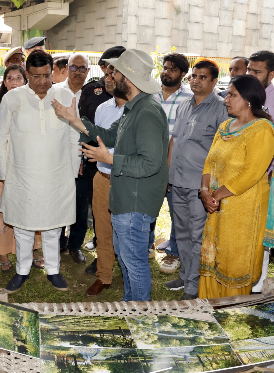DIPRO_Faridabad's tweet photo. रविवार को फरीदाबाद के सेक्टर-9 बाईपास रोड स्थित ग्रीन जोन में एक विशेष वृक्षारोपण अभियान का आयोजन किया गया। इस अभियान का नेतृत्व हरियाणा सरकार में कैबिनेट मंत्री श्री विपुल गोयल ने किया।

#ekpedmaakenaamcampaign #greenfaridabad #TreePlantingInitiative https://t.co/oq7UvDpAtU