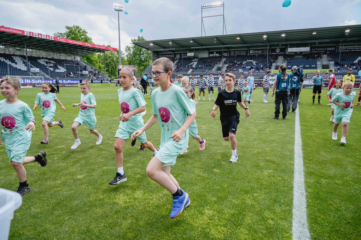 Jetzt Einlaufkind werden🏃

Werde Mitglied bei Hardis Rasselbande und habe die Chance gemeinsam mit unserer Mannschaft beim DFB-Pokal Spiel gegen RB Leipzig einzulaufen! 🦡⚫️⚪️

Hier geht's zur Anmeldung: svs1916.de/mitglieder.html

#SVS1916 #WirEchtAnders #KidsClub