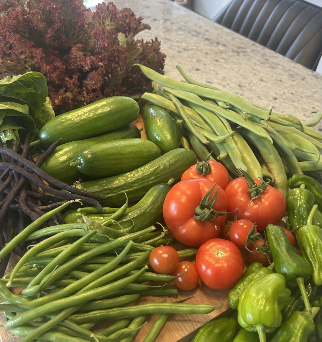 jones_mog's tweet image. Decent mornings picking veg from kitchen garden - thats tea sorted π
#kitchengarden