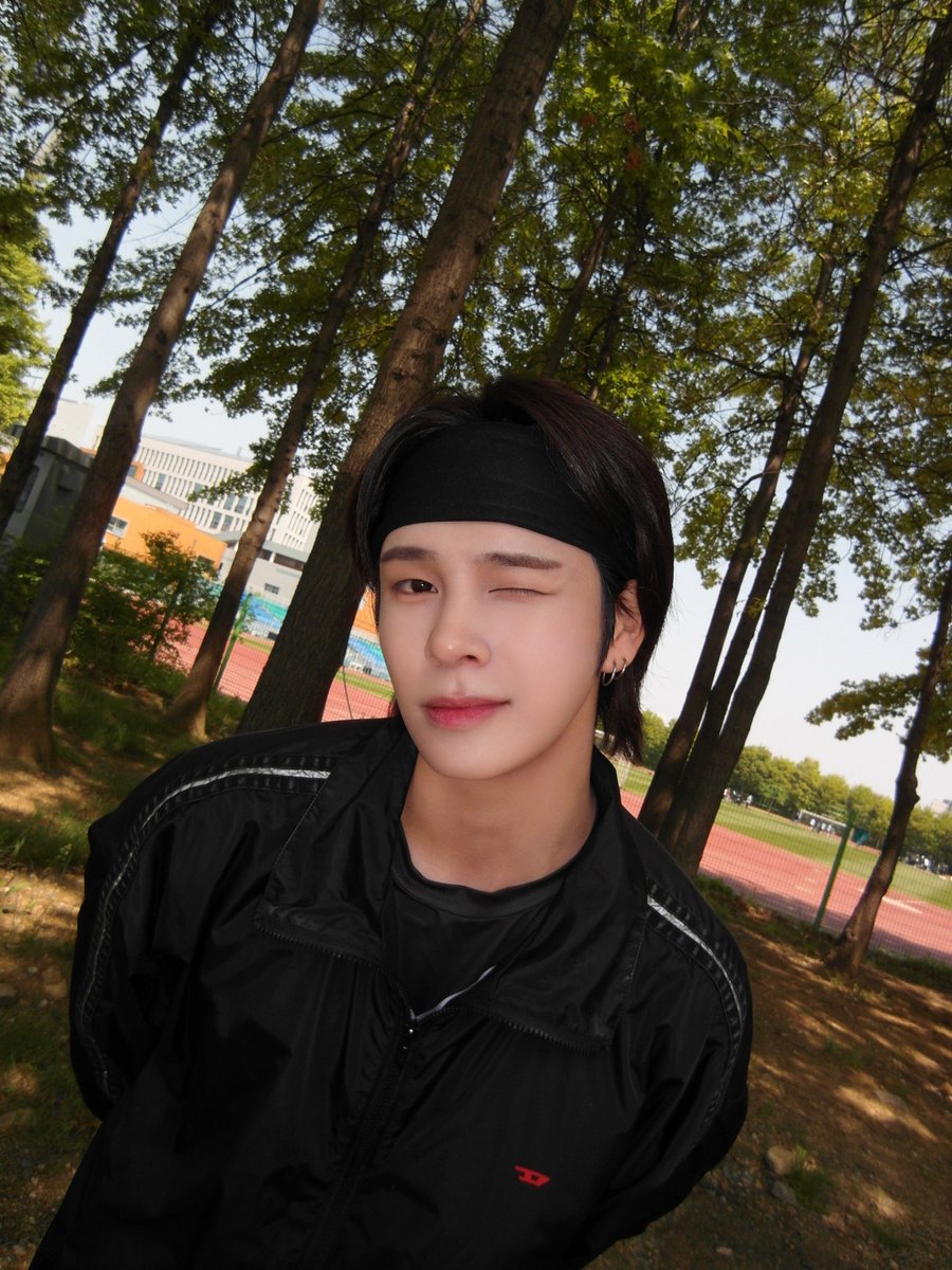 [🗳]
JTBC #뭉쳐야찬다4 <판타지리그> 올스타전 BEST 11 투표 안내
⠀
🍇기간
~ 2025. 08. 11 11:59PM (KST)
🍇방법
뭉쳐야찬다4 공식 홈페이지 - Q6. 싹쓰리하츠 팀 미드필더(MF) 3인 선택 - ‘세림’ 투표 ❣
⠀
▶ mtv.jtbc.co.kr/poll/pr1001179…
⠀
#CRAVITY #크래비티
#세림 #SERIM
#DaretoCrave