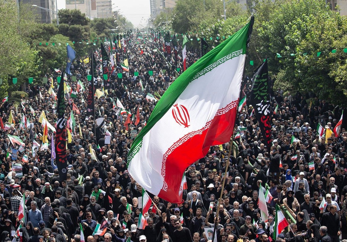 almdar49's tweet image. عشق خود را به مردم مسلمان و آزادهی ایران با یک عبارت به آنها ثابت کنید ❤