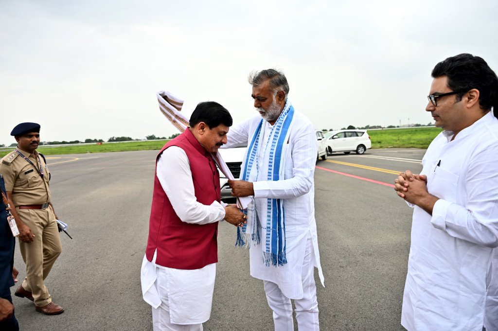 prahladspatel's tweet photo. आज मेरे प्रभार जिले रीवा पहुँचे माननीय मुख्यमंत्री @DrMohanYadav51 जी की रीवा एयरपोर्ट पर  अगवानी की।
@BJP4India @BJP4MP @BJP4Rewa https://t.co/SFfU3a5v2X