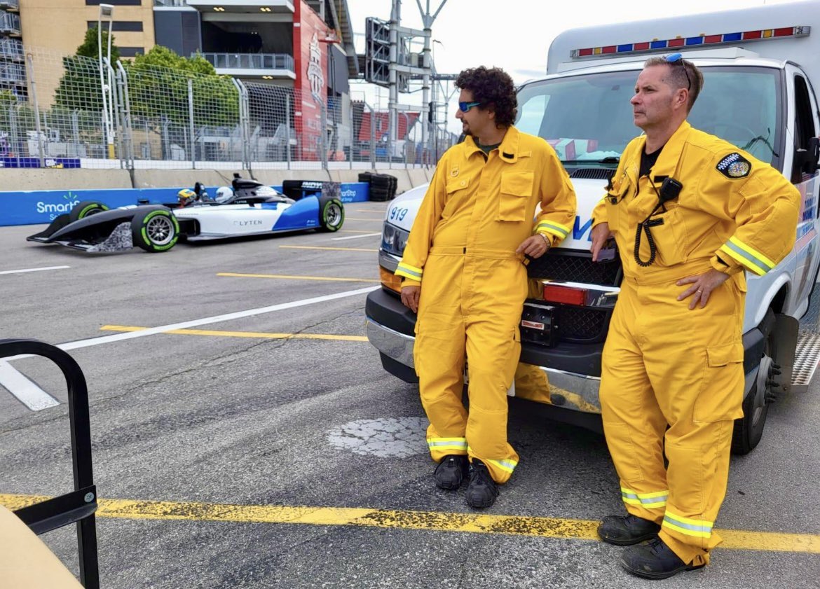 TorontoMedics's tweet image. Paramedics are on standby at the @hondaindy today, ready to respond at a moment’s notice. 

Mike and Ted are among the skilled team helping keep everyone safe trackside.

If you’re in the crowd:
🏎️ Stay hydrated
🏎️ Keep an eye on your group
🏎️ Watch for signs of heat exhaustion