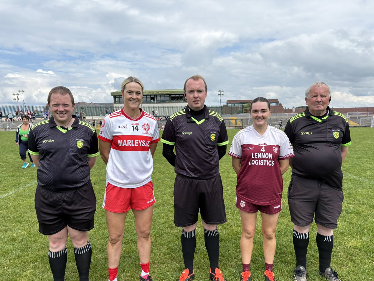 CLGAnTearmainn's tweet image. 10 minutes first half
@DonegalLGFA senior ladies division 1 league final
Clg an Tearmainn 1:02
Glenfin 0:02