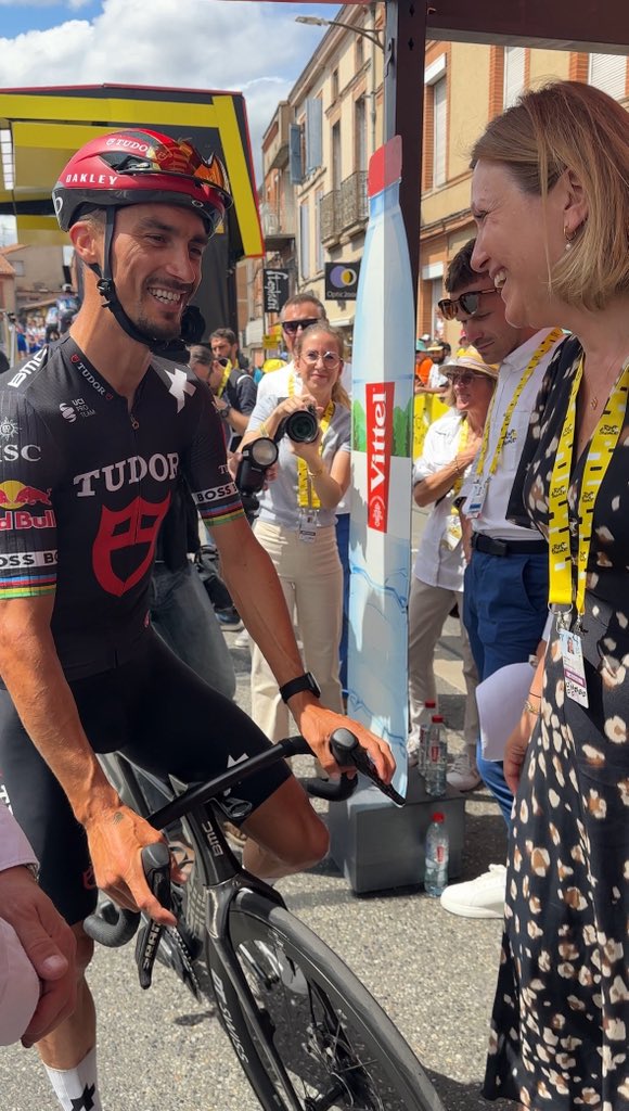 YaelBRAUNPIVET's tweet image. Le Tour de France, c’est la France qui se rassemble autour des valeurs du sport : l’effort, le courage et le partage.
Dans chaque village, sur chaque route, il unit les Français et fait battre le cœur de nos territoires 🇫🇷🚴♂️#TDF2025