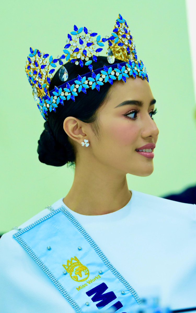ikulumawasliano's tweet image. Rais wa Jamhuri ya Muungano wa Tanzania, Mhe. Dkt. Samia Suluhu Hassan akiwa kwenye picha ya pamoja na Mshindi wa Miss World 2025 Bi. Opal Suchata Chuangsri mara baada ya mazungumzo yaliofanyika Kizimkazi, Zanzibar tarehe 20 Julai, 2025.