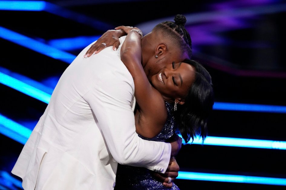 Simone Biles wins big at the ESPYS, taking home two awards and inspiring with her continued dominance-plus emotional moments and historic honors for top athletes all night!   apnews.com/article/espys-…