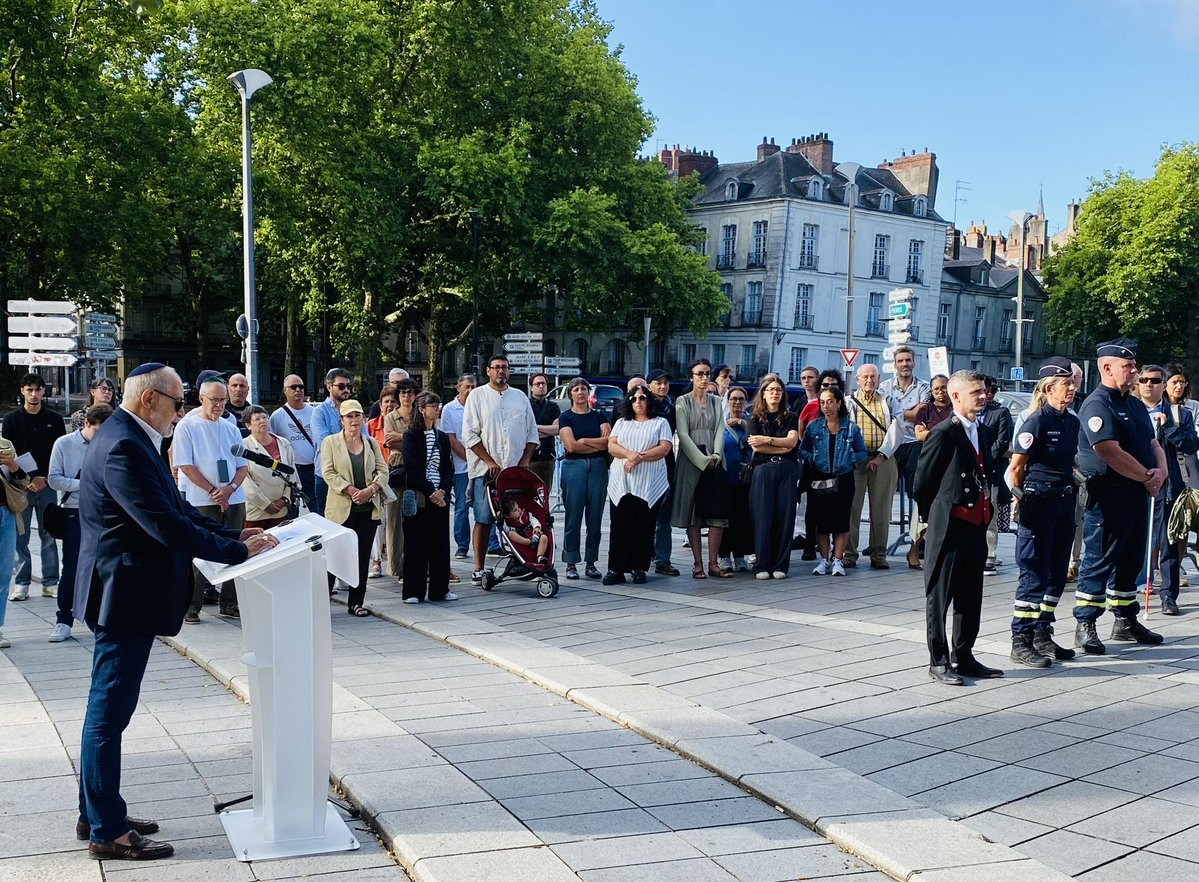 LGarnier44's tweet image. 🇫🇷 Aux côtés de la communauté juive pour la journée nationale en mémoire des victimes des crimes racistes et antisémites et d’hommage aux Justes de France : « Les Justes sont la réponse de la conscience aux ordres de la honte ».