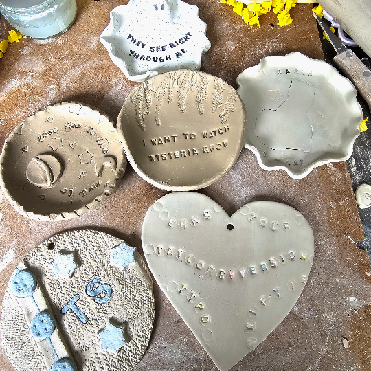 MyCraftyMonkey's tweet image. 🌟 Still got that Swiftie fever? Why not celebrate the Era&apos;s Tour by creating your own dish for all the bracelets you&apos;ve traded! ✨#SwiftieFever #ErasTour # #handmade #potteryworkshop #potteryclass #potterystudio #ceramics #claylife #potterypainting #pyop #potterypaintingstudio