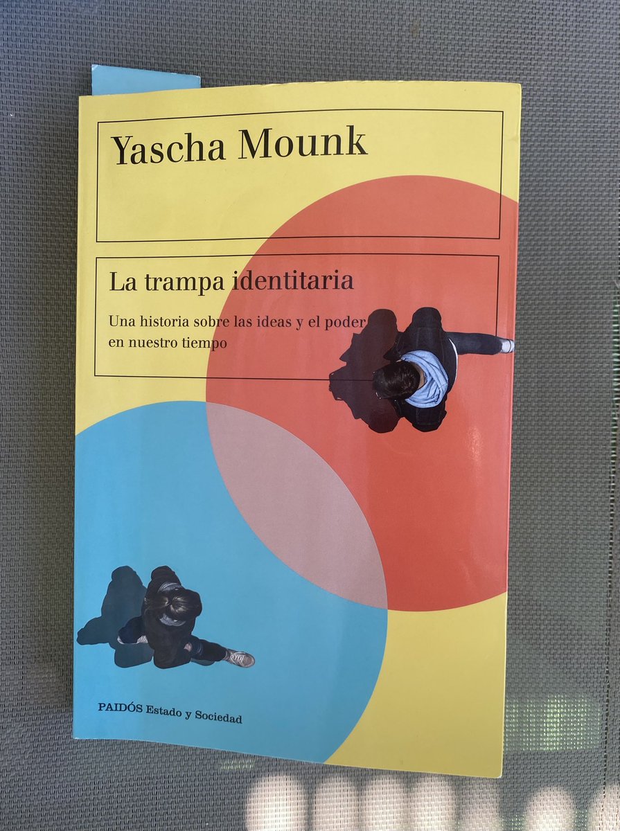 JuanGPonte's tweet image. Califica estúpidamente a Foucault de autor postmoderno, cosa que nunca fue, le atribuye de manera distorsionada el concepto “grandes relatos” de Lyotard, ignora la influencia de Derrida en Spivak…
400 y pico páginas a partir de un muñeco de paja. Tiene “mérito”…