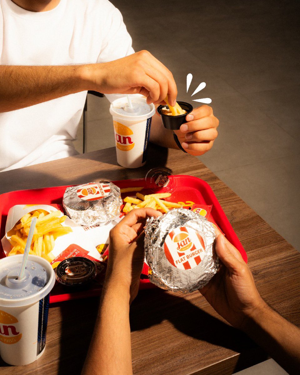 فلات برجر
الطعم اللي ما تشبع منه 🍔🍟
