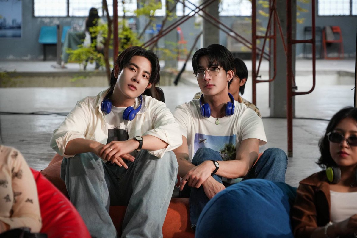 OLF_DreamOn's tweet photo. :เปิดก่อนเลยปะ
:เอาเลยเดี๋ยวตาม

#OnlyFriendsDreamOn #GMMTV 
@Earth_Pirapat @wixxiws https://t.co/31L4Jh2KwZ