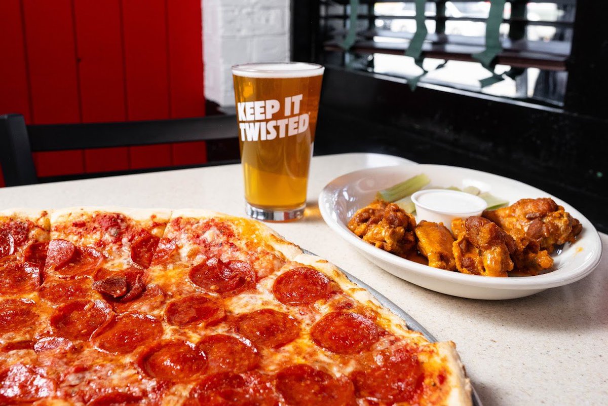 AmedeosRaleigh's tweet image. #Raleigh’s storms will ease somewhat today, and Dix Park’s sunflowers 🌻 are showing off in full bloom. Celebrate the summer with Amedeo’s Sunday special: large 2-topping pizza + 8 wings for $25 (dine-in only). $5 Bloody Marys, Pack Punch, and $4 Mimosas. ❤️ ⛅️☀️🌇🐺
