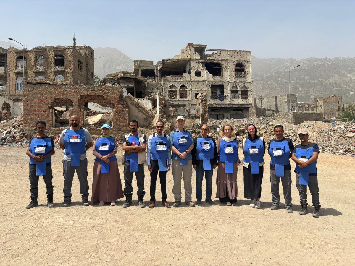UNOPS_Yemen's tweet image. Salah district in #Yemen has high level of explosive contamination. @TheHALOTrust & implementing partners are conducting survey & clearance operations for protection of civilians and for reconstruction efforts. About the project: unops.org/news-and-stori…
facebook.com/nlembassyyemen…