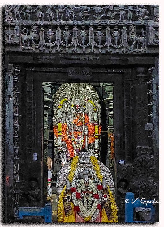 TheGopalan's tweet image. The main deity of Chennakesava temple in Belur, KA
Maha Vishnu is known as Chennakesava here.
The temple is dedicated to this form of Vishnu, with "Chennakesava" meaning "handsome Kesava" in Kannada.