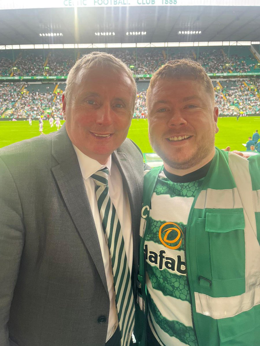 CelticFCDAO's tweet image. We had a guest co-commentator yesterday providing commentary to our @celticVI supporters along with our one of our regular commentators @KMcColgan25
Thank you to Club Ambassador Tom Boyd for doing a fantastic job, the supporters loved it 🍀 🎧@celticdsa