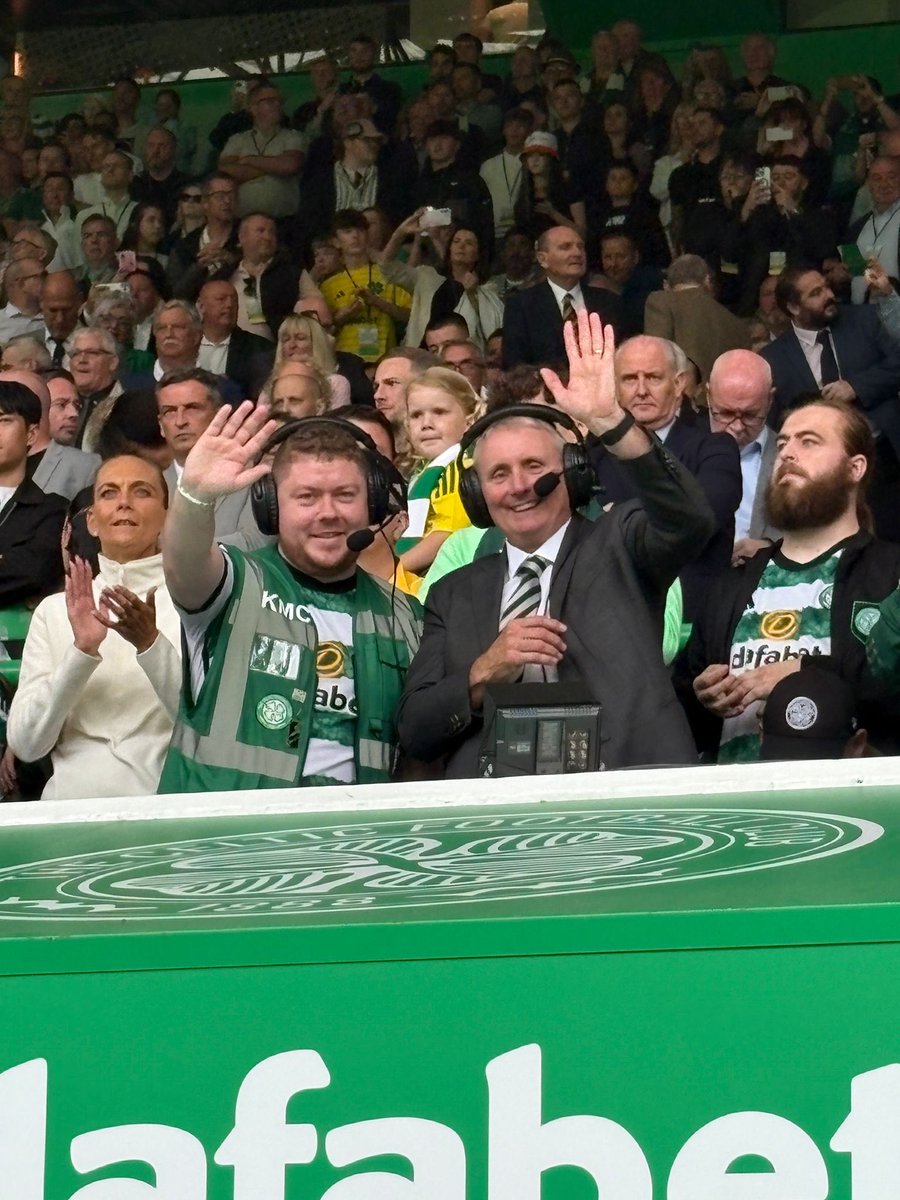 CelticFCDAO's tweet image. We had a guest co-commentator yesterday providing commentary to our @celticVI supporters along with our one of our regular commentators @KMcColgan25
Thank you to Club Ambassador Tom Boyd for doing a fantastic job, the supporters loved it 🍀 🎧@celticdsa