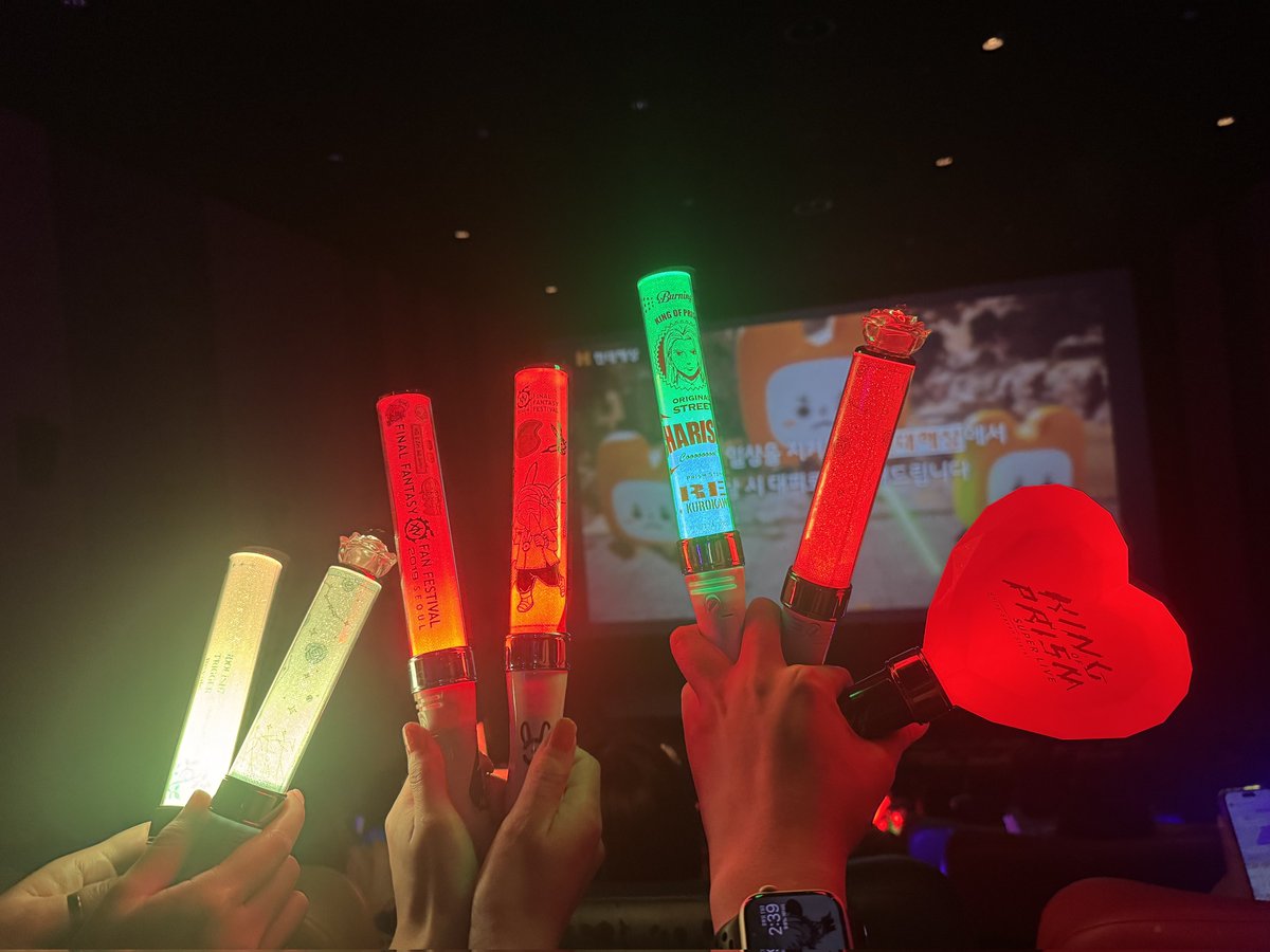 토요일 다녀왔습니다☺️👍
항상 행사 동무 되어주시고 저의 셀카필터에 공격당해 소녀가 되어주시는 독님께 큰절 올리며🙇
그리고 오늘은 드디어 오타쿠 고향 방문 도파민 맥스