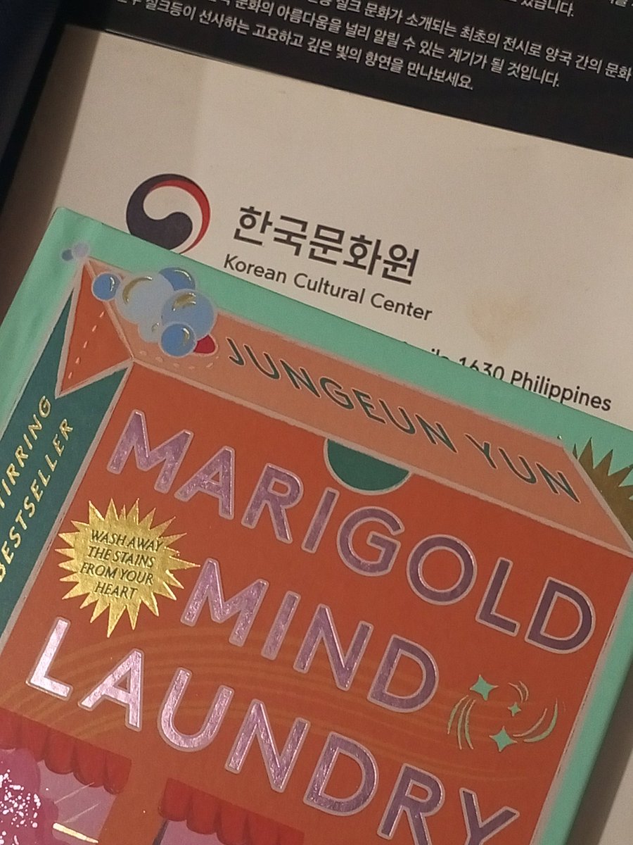 shyenerlan's tweet photo. rainy weather and books https://t.co/UAm3xOofpM