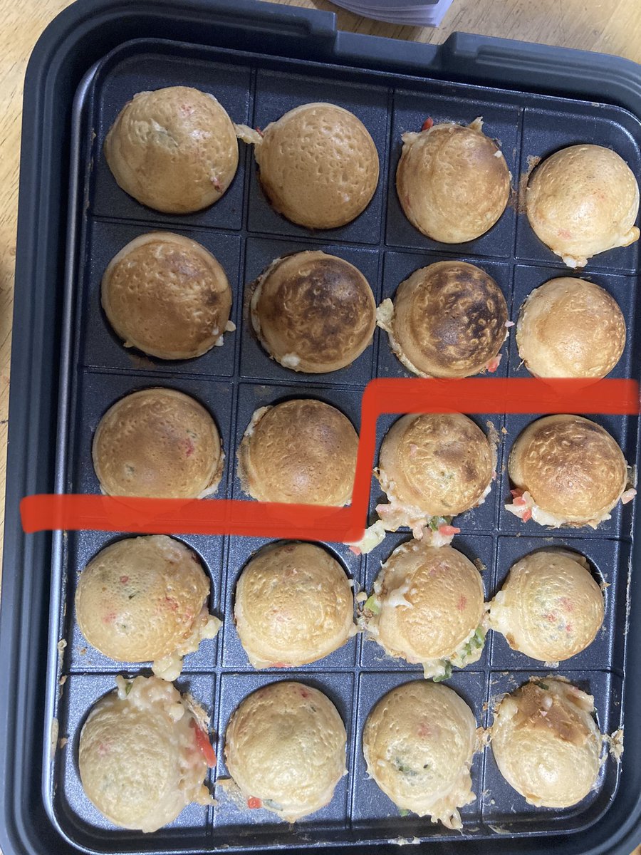 ikuko48925338's tweet image. 風間くんのBL見てたこ焼き器欲しい熱が再燃し、さきほど息子と買いに行きました。
上が息子、下が母。
わたしの性格のザツさがよく表れておる🌀🌀🌀
人生初タコパ、楽しかったです🥰