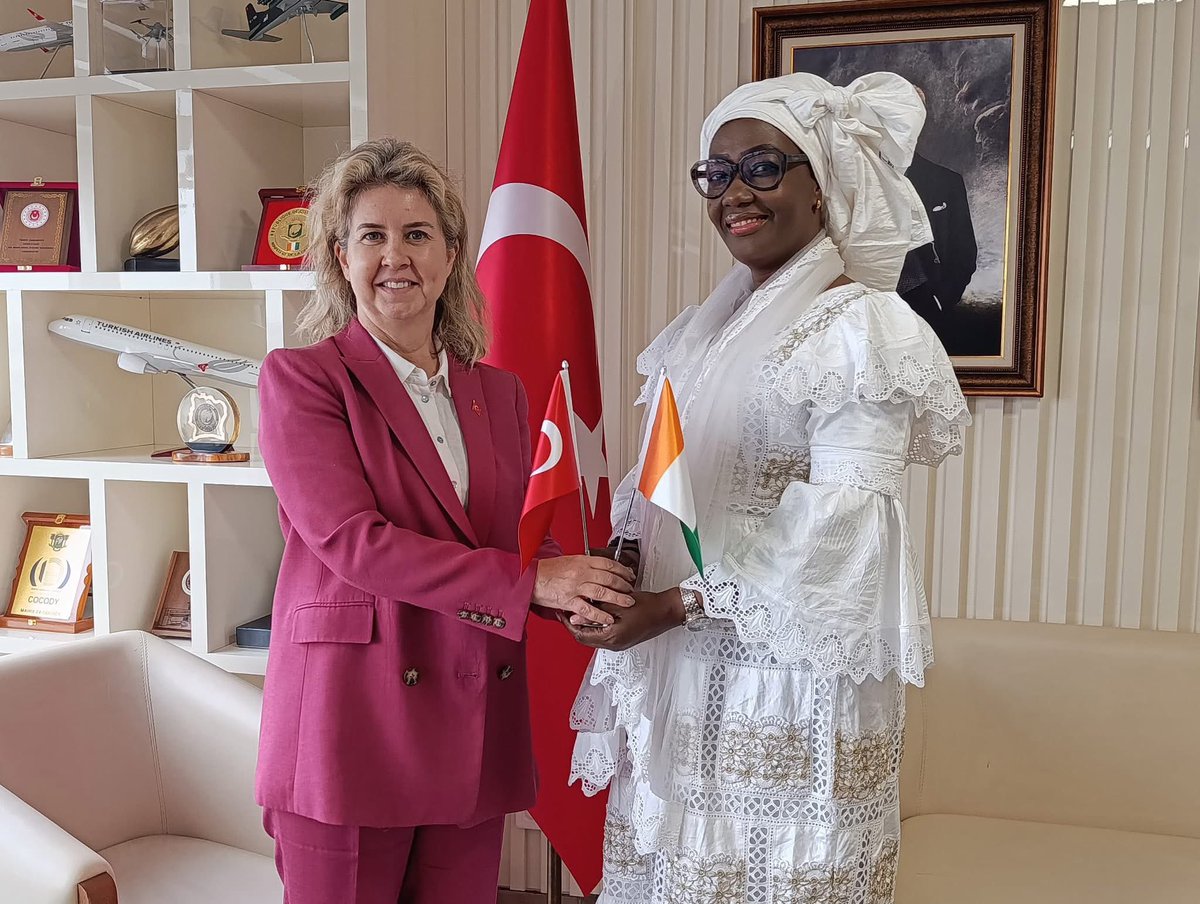 C’était un plaisir de recevoir les Éléphantes 🏀 Équipe Nationale féminine de basketball à l’Ambassade. 

Nous souhaitons plein succès à l’Equipe pour l’ #afrobasketdames⛹🏽‍♀️ 

A très bientôt !