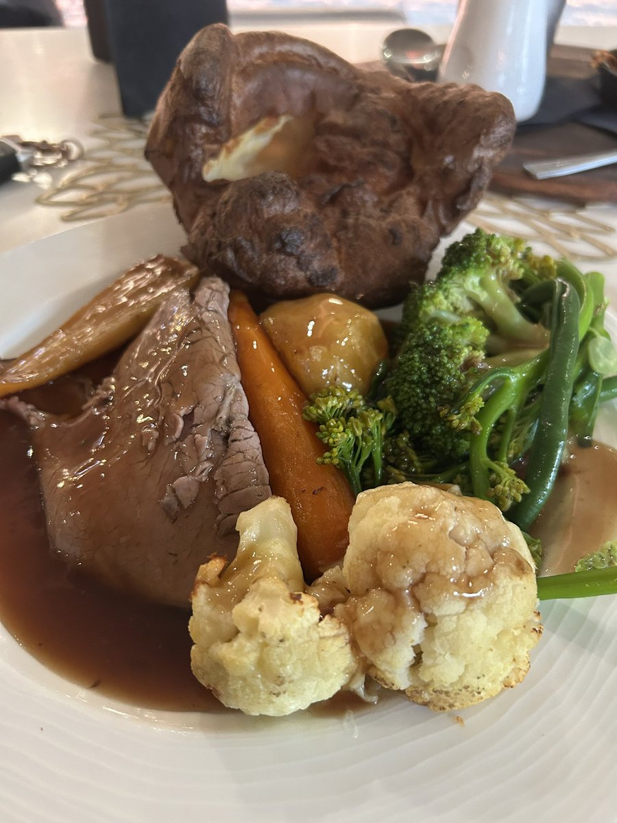 officialsammyuk's tweet image. I came to my favourite restaurant in Rotherham today for my Sunday roast.
My boy’s hungover and still in bed, so I dined alone.
This is a child’s portion, and I think it was only £7.00 — I ordered extra meat.
It was bloody beautiful and the portion size is fab!