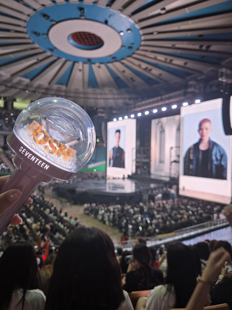 2025.07.12
야간근무 마무리 후 호다닥 찾아간 서울 중콘
더운 날씨와 컨디션으로 정신없었지만, 꽉꽉 채워준 무대와 캐럿들 덕에 씐나게 놀고온 하루🩵🩷