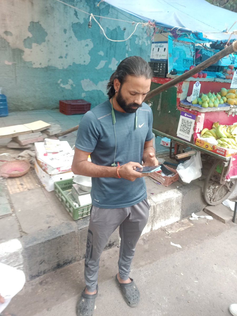 rajput2051's tweet image. 🚨@Uber_India Today I witnessed an Uber driver rash driving with apassenger, dangerously overtaking an auto. When questioned, he abused the auto driver &amp;amp; me, even hit the auto. No uniform, no manners. I have his photo &amp;amp; car pic. Please take strict action! #UberIndia @dtptraffic