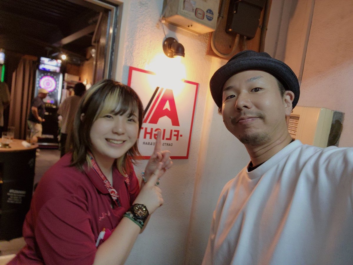 toshi09282's tweet image. 今日は東久留米にあるA-FLIGHTさんに🎯うにちゃんこと安田茉柚プロがスタッフで働いとりまして一応彼女とは彼女が高校生の頃から面識はありまして働き始めた時にお店居る時遊び行くねー言うてたもののなかなか会えなくて今日ようやく約束果たせました🙋‍♂️