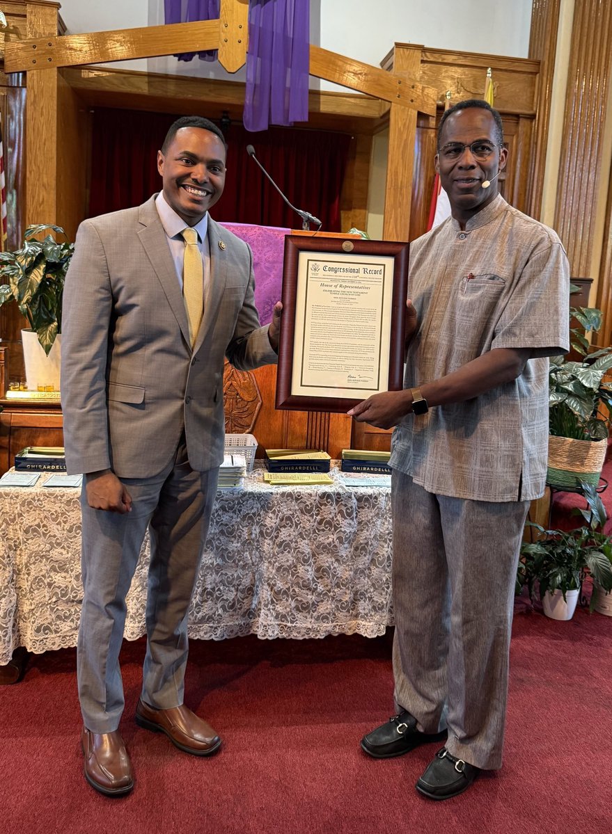 RitchieTorres's tweet image. I had the high honor of presenting a Congressional Record to the New Testament Temple of God in the Northeast Bronx.
Under the leadership of Bishop Paul Peart, the church embodies a living faith—one that extends beyond the pews and into the streets. His spiritual guidance is not…