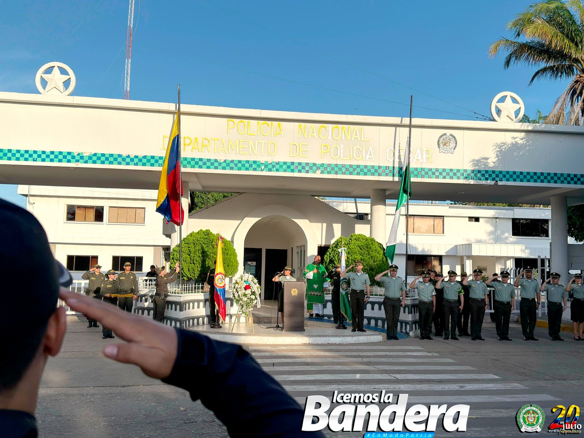 PoliciaDeCesar's tweet photo. En el Comando del Departamento de Policía Cesar conmemoramos los 215 años de la independencia de Colombia con una emotiva ceremonia encabezada por el señor Coronel William Javier Morales Vargas.
#EnModoPatria #DiosYPatria https://t.co/s4wHoQELTH