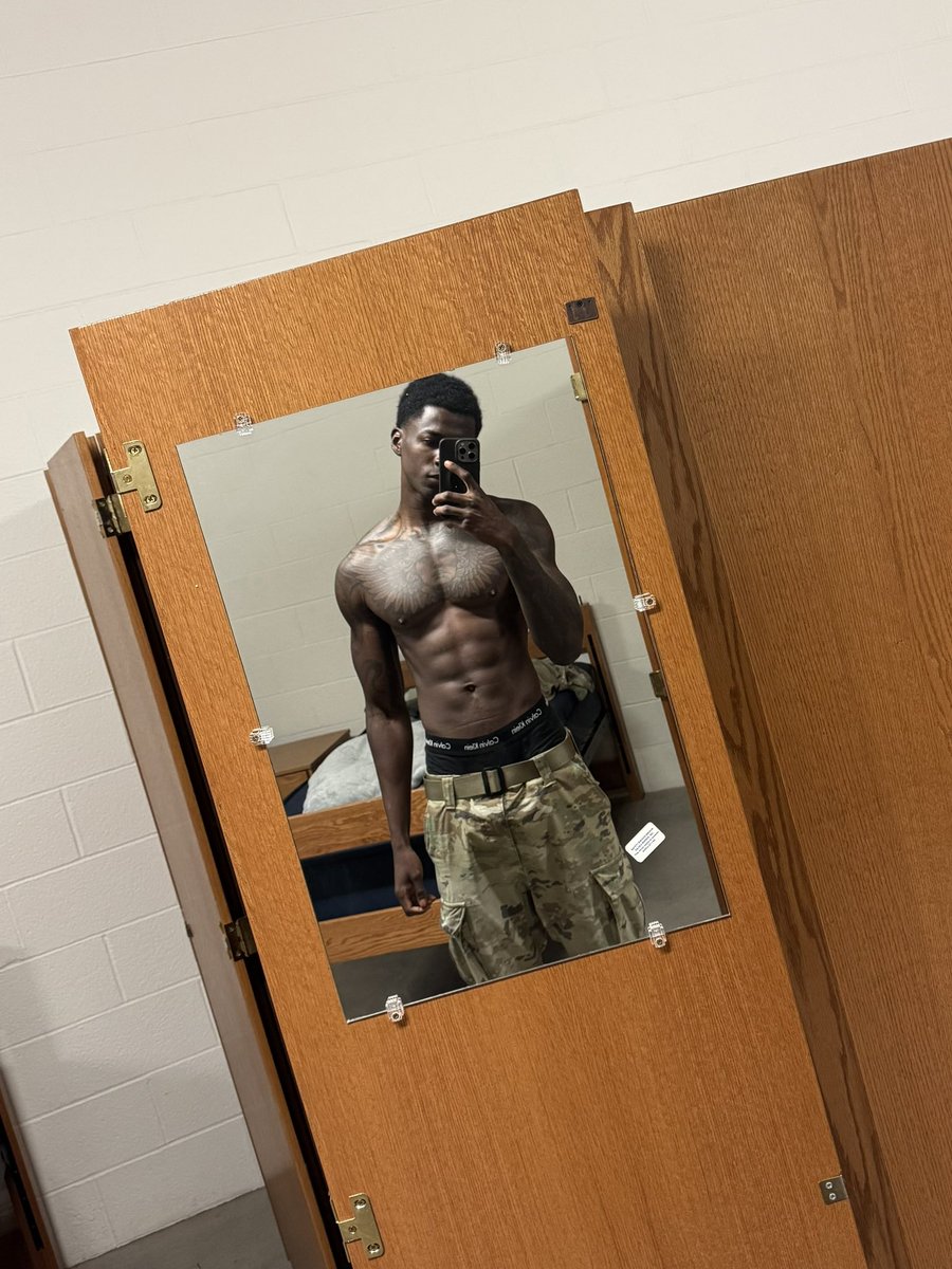 Scroll carefully⚠️ camo can’t hide everything💚