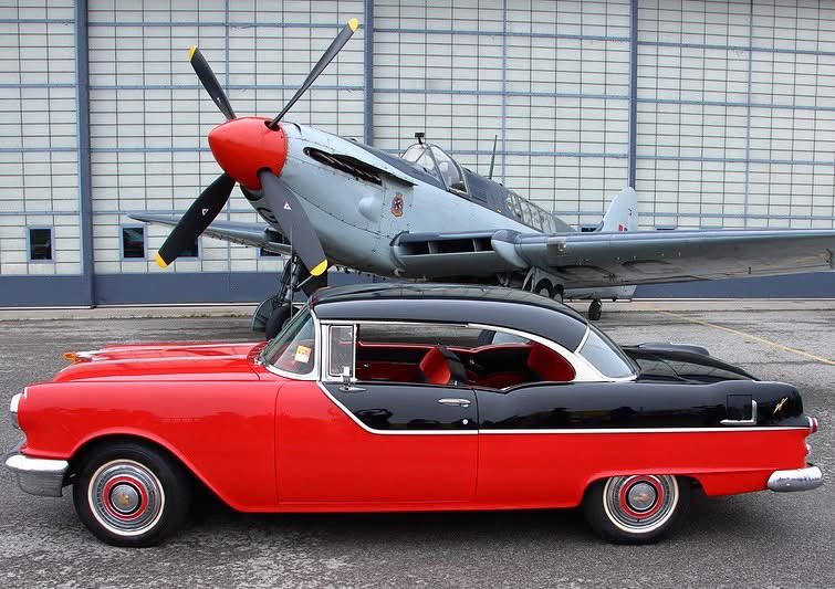 CWHM's tweet image. Pre-registration spots are almost sold out for Vintage Wheels & Wings!
If you plan to display your vintage vehicle, advanced registration is required. Details/Pre-registration at warplane.com/events/upcomin…