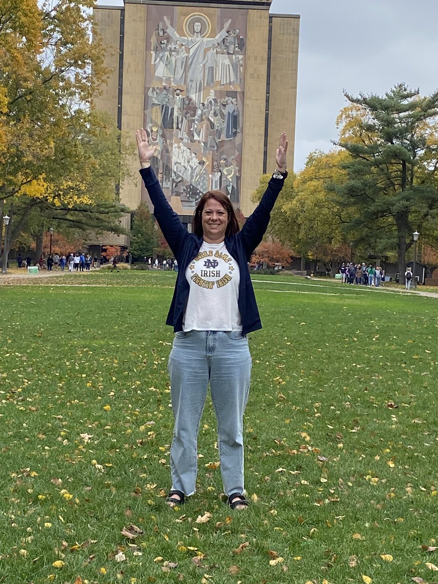 annmairez's tweet image. Where are my #NotreDame fans at?!   If you would like to help a teacher with her classroom wishlist ✅ out my list.   And as always #GoIrish!!

amazon.com/hz/wishlist/ls…
