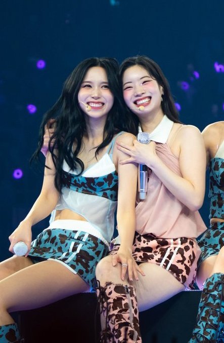 mihyunsvibe's tweet photo. omg look at their gummy smile 🥹😭 https://t.co/iuruD1m68F