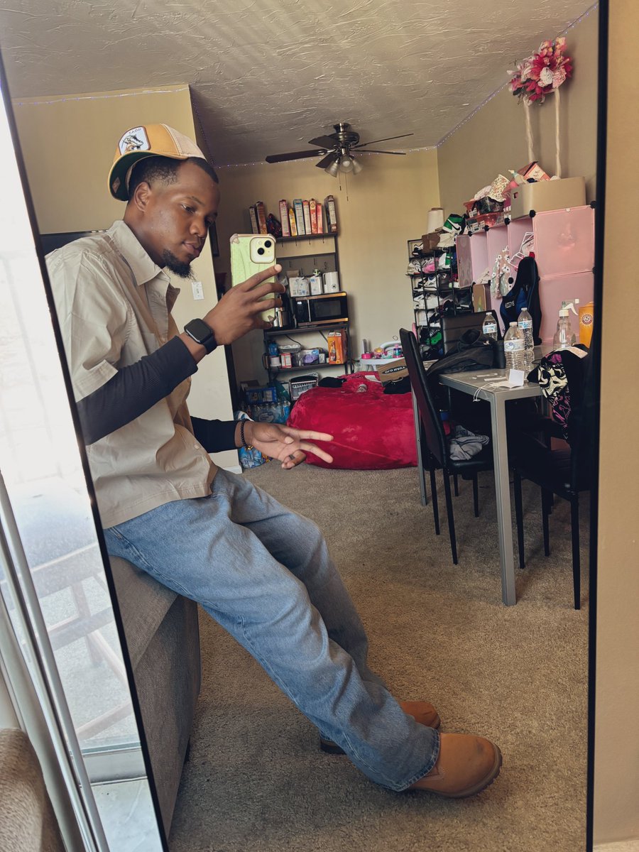 BanzzupYT's tweet photo. 23 on the 21st🎈 https://t.co/Bxubf7pbVa