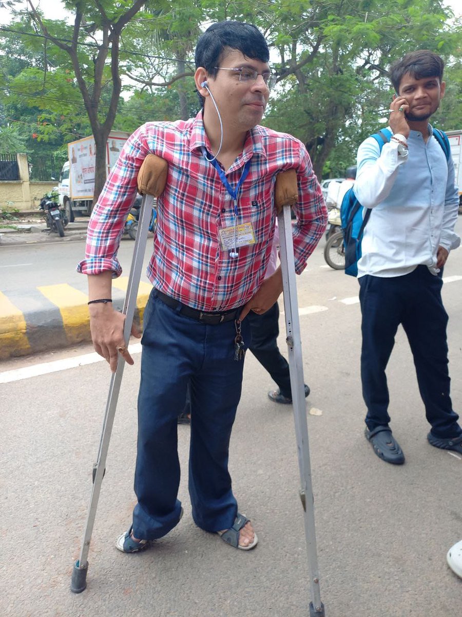 chandreshk59597's tweet image. बेल्ट्रॉन डाटा इंट्री ऑपरेटर संघ का अनिश्चितकालीन हड़ताल गर्दनिबाग पटना।
एक मांग सेवा समायोजन।
#DataEntryOperatorBELTRON
@abpbihar 
@BiharTakChannel 
@Jduonline 
@iChiragPaswan 
@News18Bihar 
@NitishKumar 
@yadavtejashwi 
@RJDforIndia 
@ForSuraaj