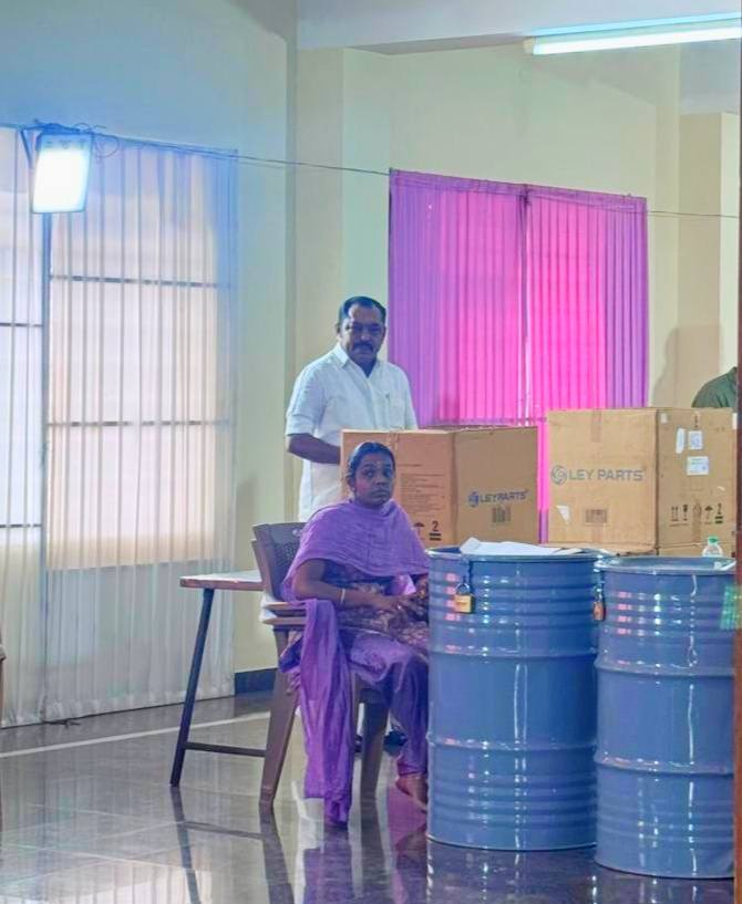 madura_senthil's tweet photo. #திருச்செங்கோடு லாரி உரிமையாளர்கள் சங்க நிர்வாகிகளுக்கான தேர்தலில் எனது வாக்கினை பதிவு செய்தேன்.
#TLUS #ElectionDay2025 #Tiruchengode https://t.co/qWsGudDCaX
