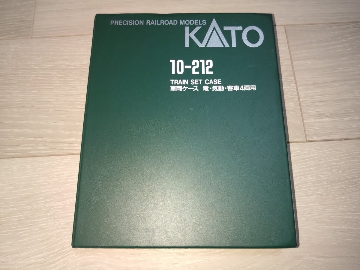 yoshi7927's tweet photo. そういえばヤードジャック会でこちらが話題に・・・。
KATOの4両用のブックケースに入る、8両用のウレタンです。
私は空ケースで入手したので詳細は不明ですが、タムタムが出しているこの↓の商品のようです。
意外と使いやすいんですが、お店で普通に買えるのかな??🤔
https://t.co/4xQLrFc6T0 https://t.co/qlllKdUDlo