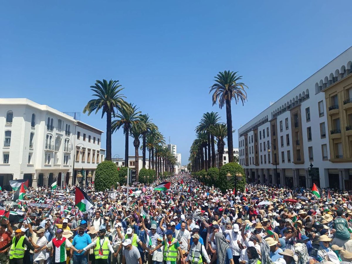 ✅✅ الشعب المغربي يؤكد مرة أخرى بمسيرة اليوم بالرباط حبه لفلسطين ونصرته لأهلنا وأحبابنا في غزة، واستنكاره لحرب الإبادة والتجويع. واستفتاءه على الرفض المطلق القاطع للتطبيع.