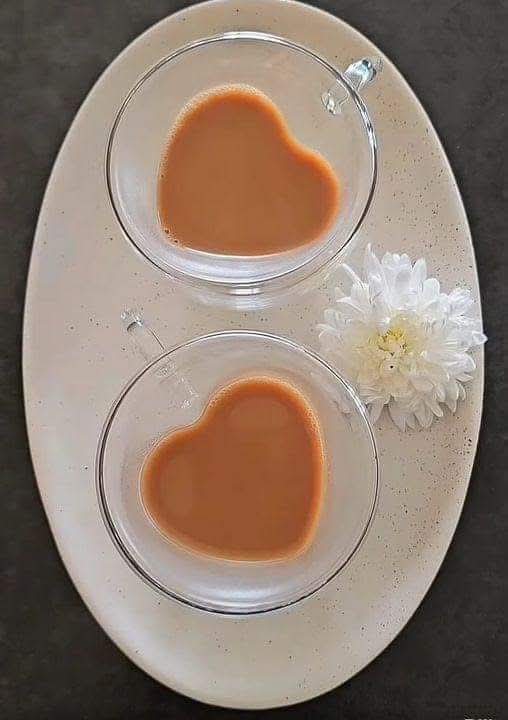 Sakoon_me's tweet image. چسکا یہ چائے کا محبت سے بھی لذیذ ہے
عشق بھی پھیکا پڑ جائے چائے ایسی چیز ہے!!❤️🔥
#نادی_شرارتی_سی