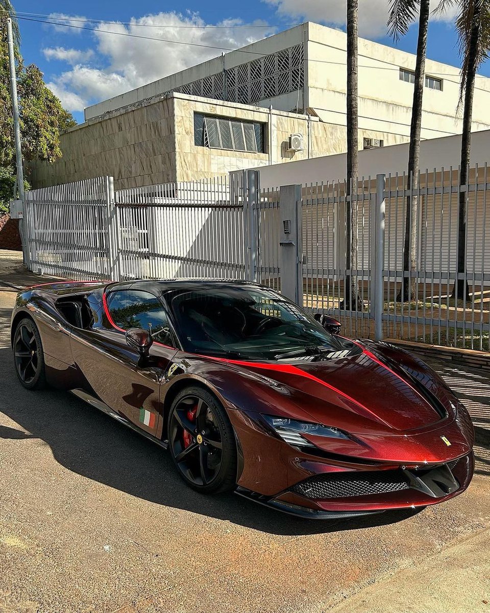 DailyFerrariTM's tweet photo. SF90 Stradale Cavalcade Edition https://t.co/rtMcsOPfKB