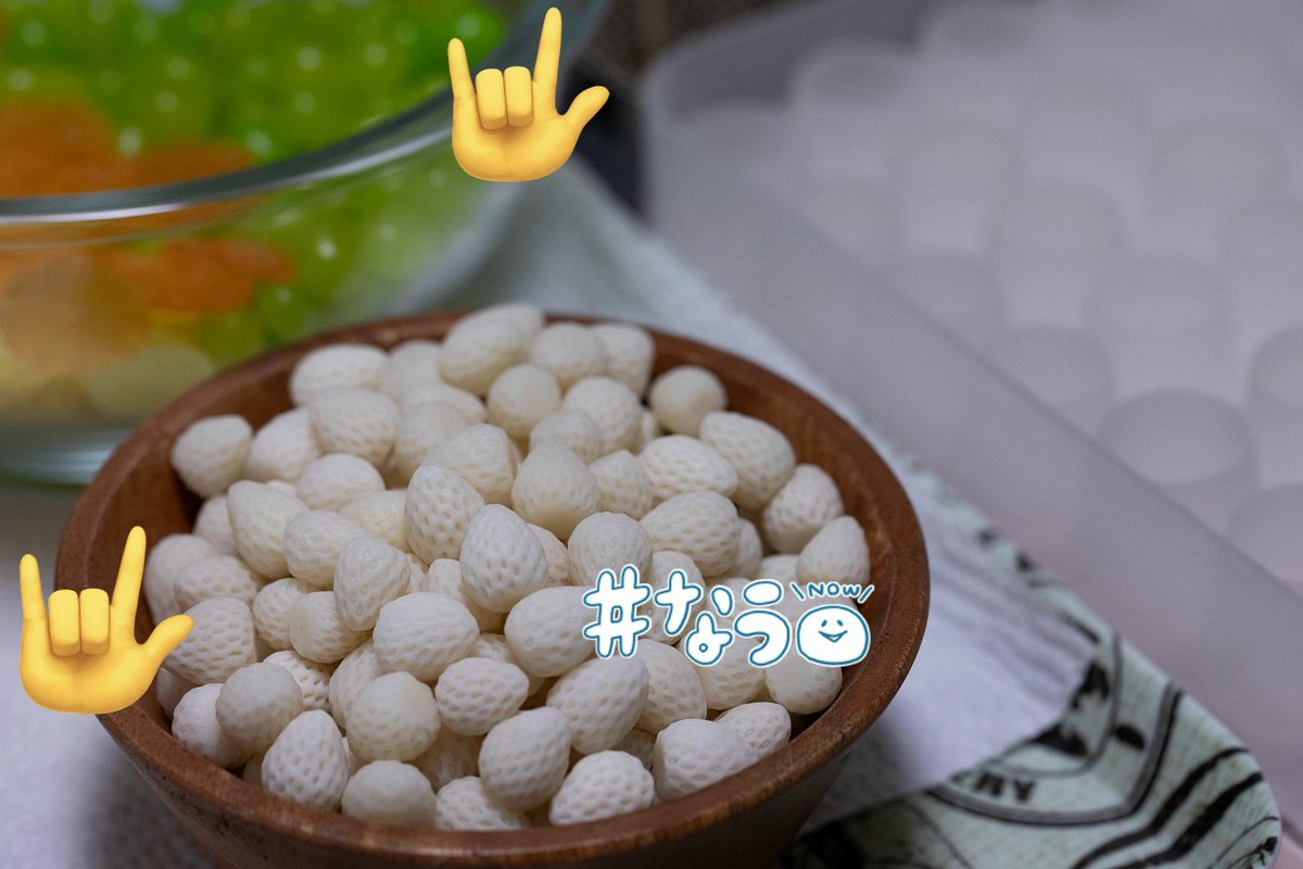 ariariareal's tweet image. もうしばらくはグラス磨きといちごの種のくぼみつけと果肉部分の成形をひたすら繰り返す感じです、はやく色塗ったり柑橘類の皮付けたりしたい