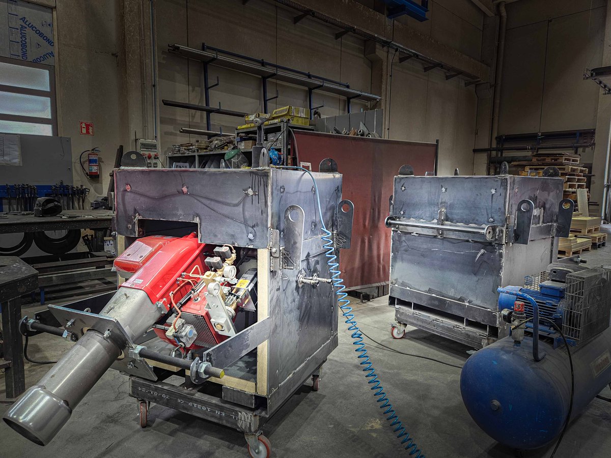emcombustion's tweet photo. @emcombustion desarrolla #Calentadores Móviles para las #cubas de una factoría de electrólisis de #aluminio de una reconocida compañía.
#Tecnologías de #combustión. Pruebas FAT
https://t.co/UiENZSPhXW https://t.co/MjGYDUIIqY