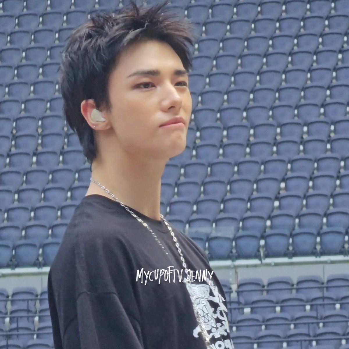 One word... STUNNING! 😍 #StrayKids #straykidslondon #StrayKids_dominATE #StrayKidsInUK #Hyunjin #straykidshyunjin #SKZ