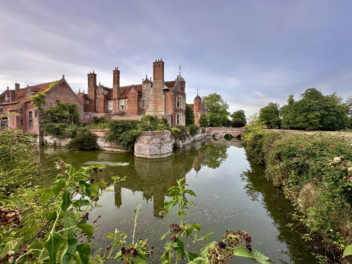 Vanessa Woodward (@madameflora) on Twitter photo Enjoying performing <a href="/OperaAnywhere/">Opera Anywhere</a> #ThePiratesOfPenzance <a href="/KentwellHall/">Kentwell Hall</a> last night, a great venue. Enjoying performing <a href="/OperaAnywhere/">Opera Anywhere</a> #ThePiratesOfPenzance <a href="/KentwellHall/">Kentwell Hall</a> last night, a great venue.